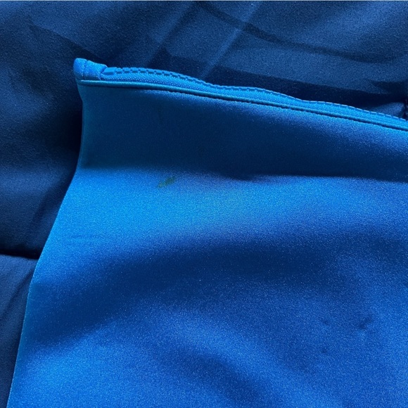 Blue Triangl Swimwear Bag – Neoprene, Water-Resistant & Stylish - Picture 2 of 4